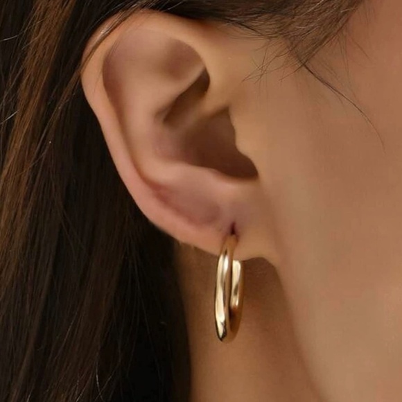 SALE💚 any 3 for $18 💚 Gold Huggie Hoop Earrings Small Dangle Rhinestone NWT - Picture 3 of 7